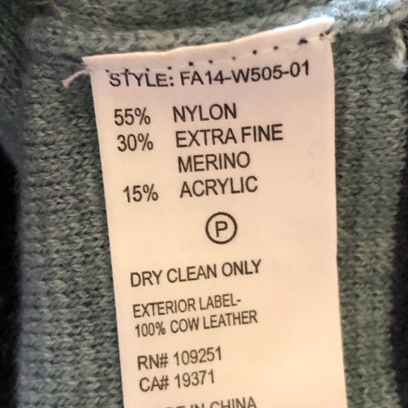 by Travota Birds of Paradise Wool Sweater M - Picture 6 of 6